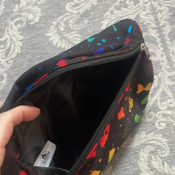 NWOT- 🌈 Disney Theme Parks Fanny Pack/ Shoulder Bag - Picture 8 of 16